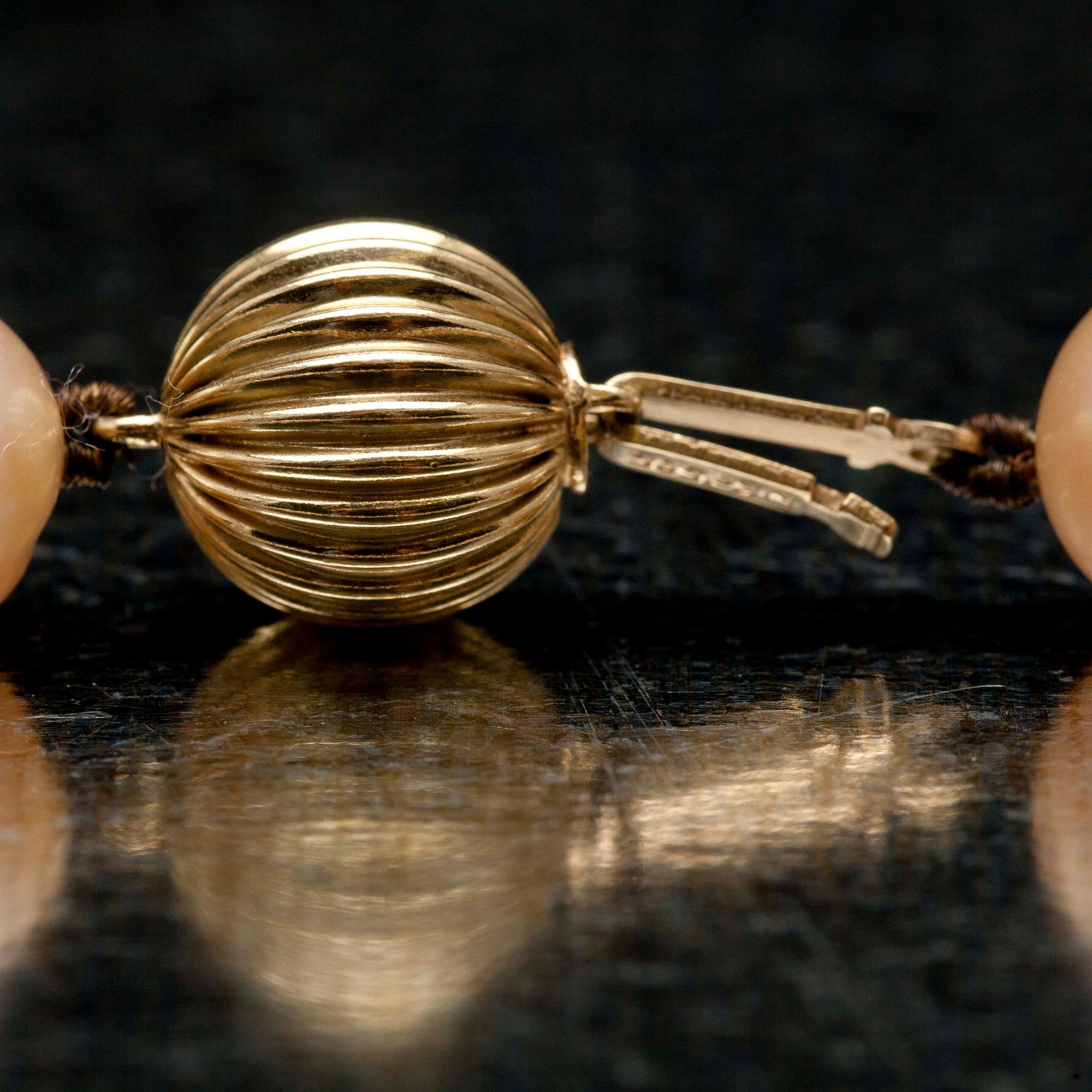PÄRLCOLLIER samt ÖRHÄNGEN, låset guld 14K, odlade pärlor.