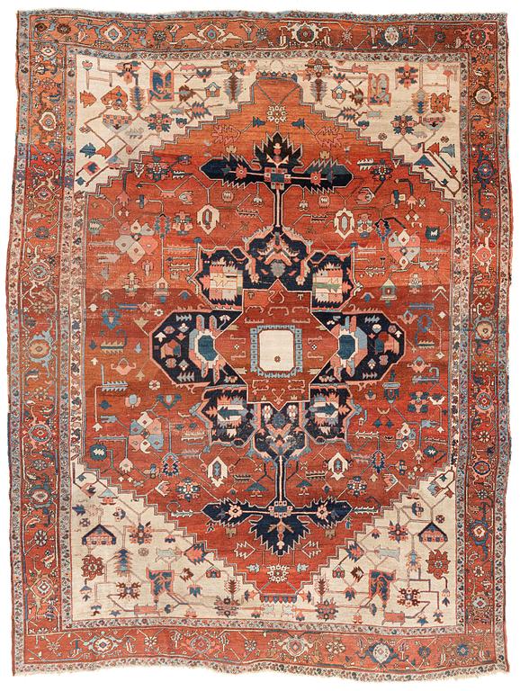 An antique Heris Serapi carpet, ca 391-408 x 298 cm.