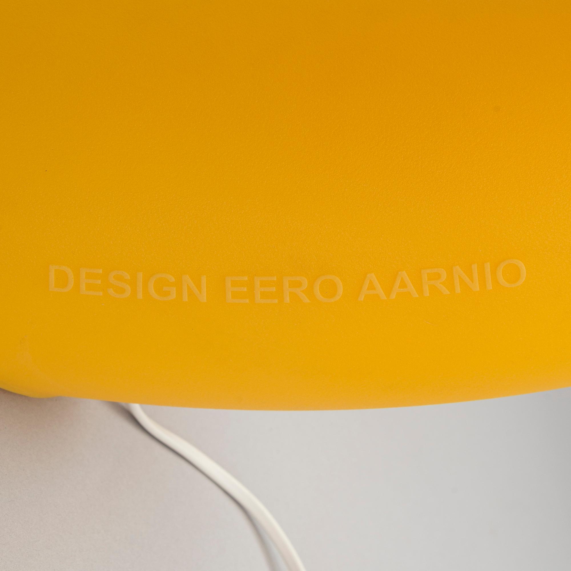 Eero Aarnio, pöytävalaisin "Swan" Melaja Oy, 2007.