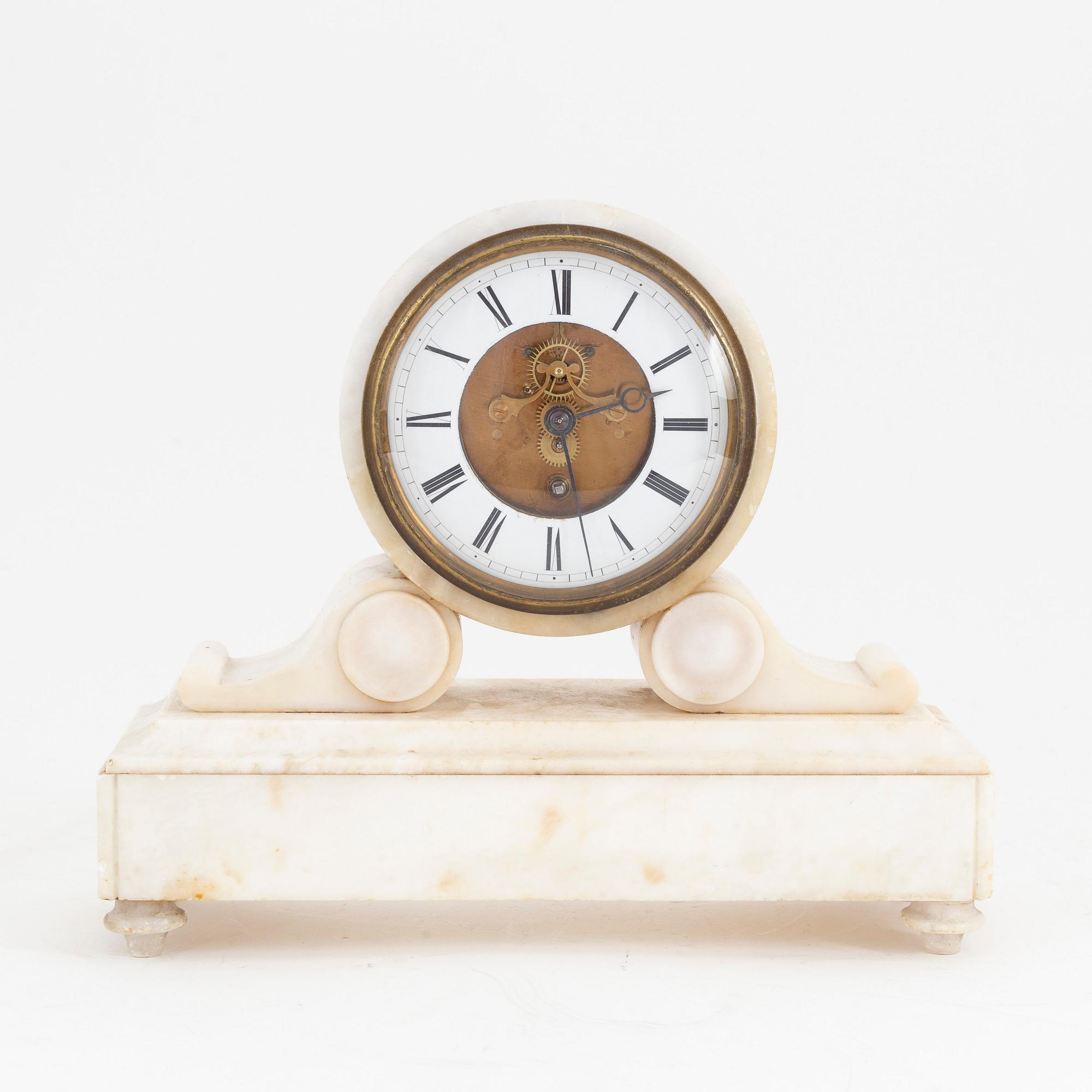 An alabaster mantle clock, early 20th Century.