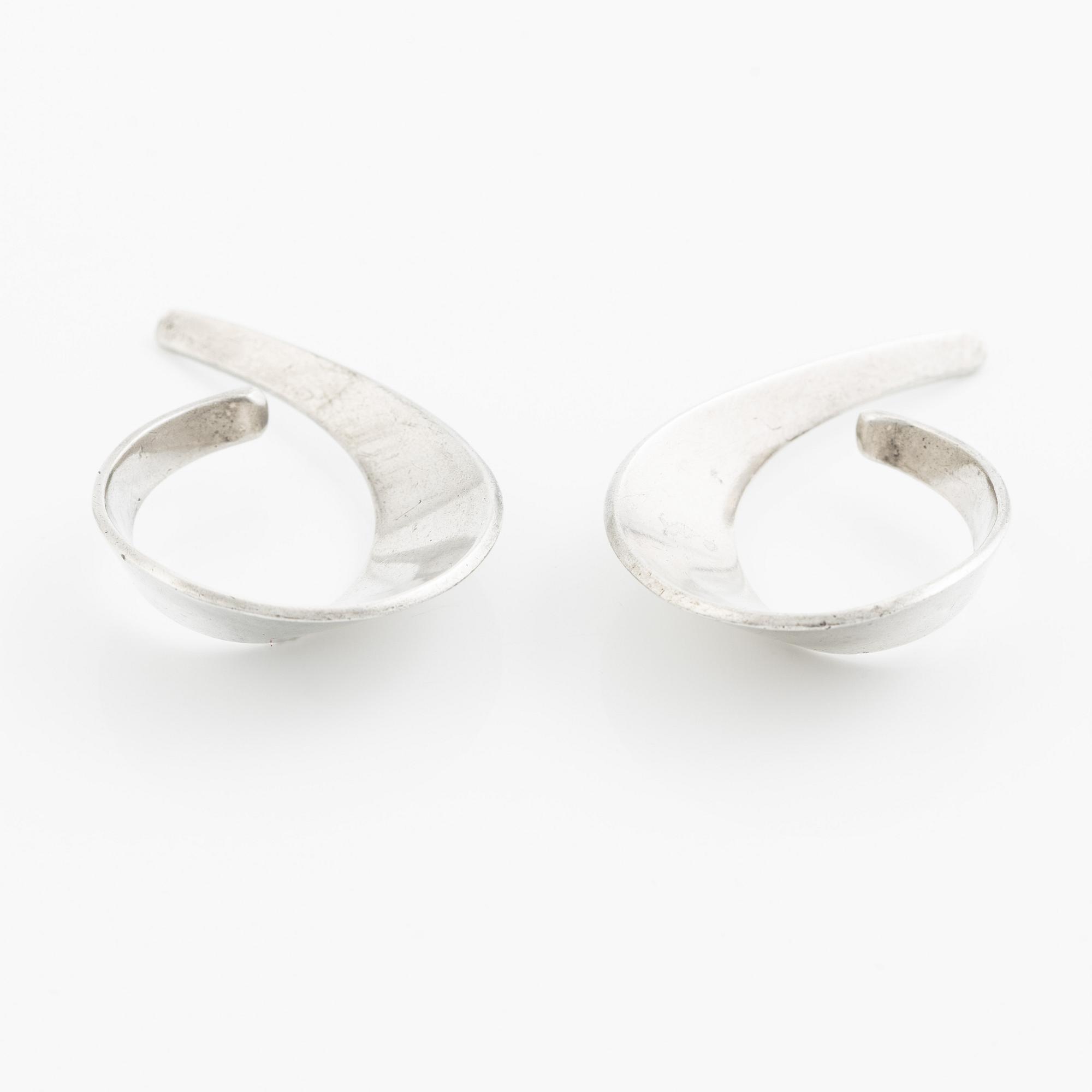 Tone Vigeland, earrings, a pair of "Sling" sterling silver, Norway.