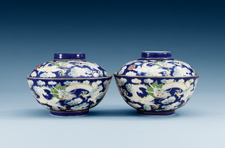 A pair of enameled bowls with cover, Qing dynasty (1644-1912), with Daouguang seal mark.