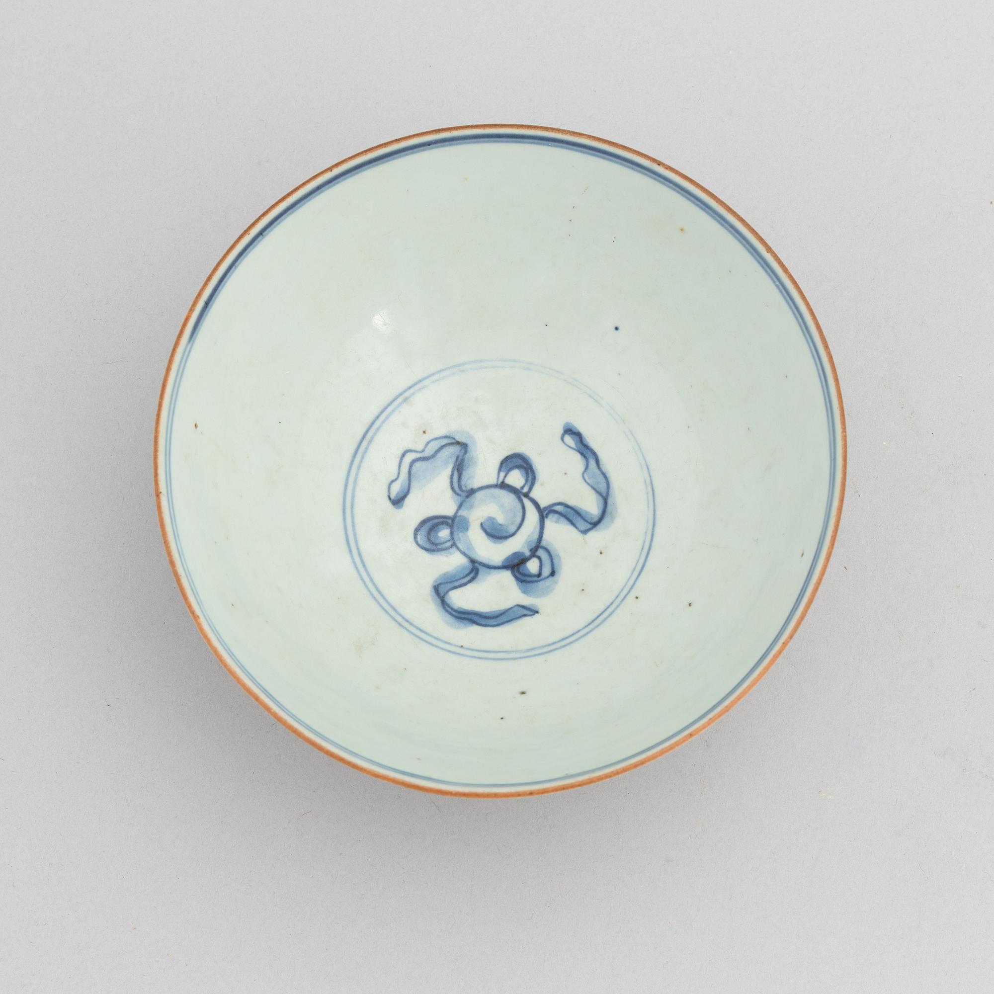 A Chinese blue and white porcelain bowl with buddhist lions chasing a ball with ribbons, Ming dynasty (1368-1644).