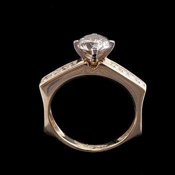 RING, 14K guld, briljantslipade diamanter ca. 1.50 ct. Top-Cape/K-L/ SI2-P3. V. 4,4.