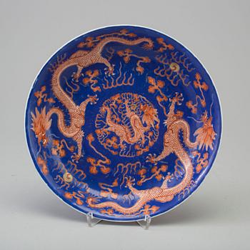 SKÅLFAT, porslin. Kina, 1900-tal, med Guangxus sex karaktärsmärke.