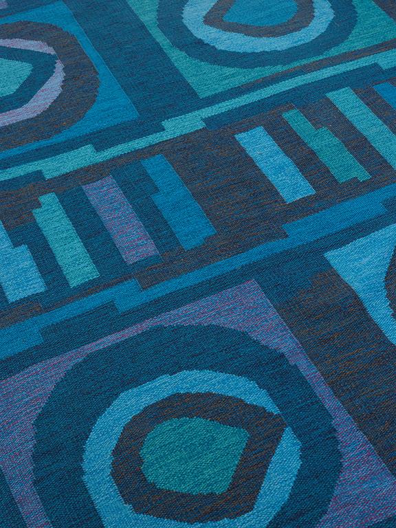 MATTA. Rölakan. 238,5 x 175 cm. Signerad Signerad GBJ samt en vävarsignatur i form av ljusgrön ruta.