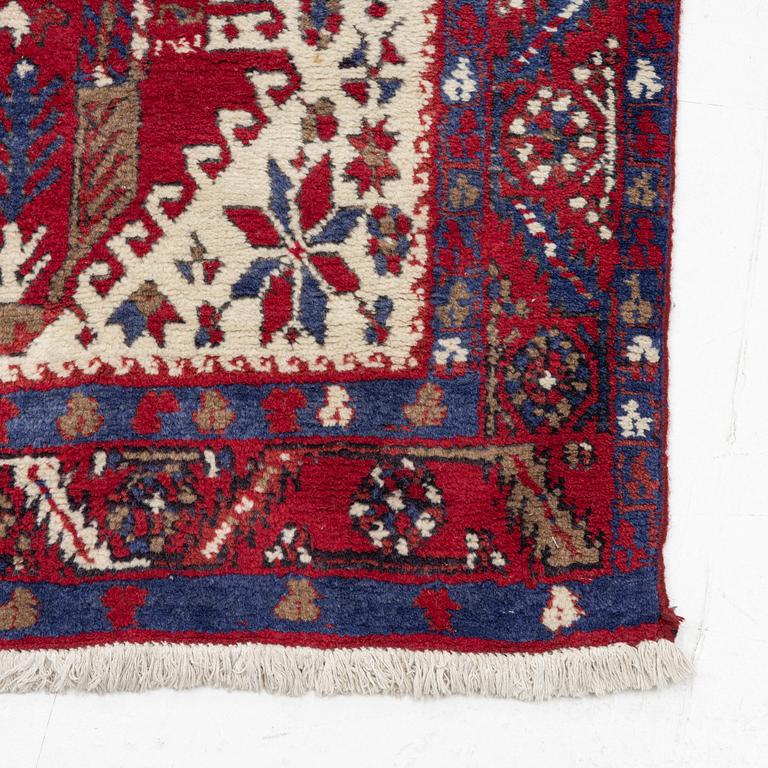 Gallery rug, approx. 440 x 95, Iran.