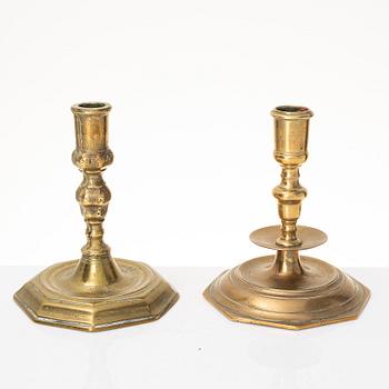 Ljusstakar, 2 st. barock, 1700-tal, samt barockstil, 1800-tal.