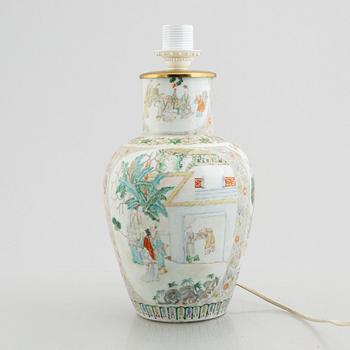 A porcelain vase/table lamp, China, Qing dynasty, 19th century.