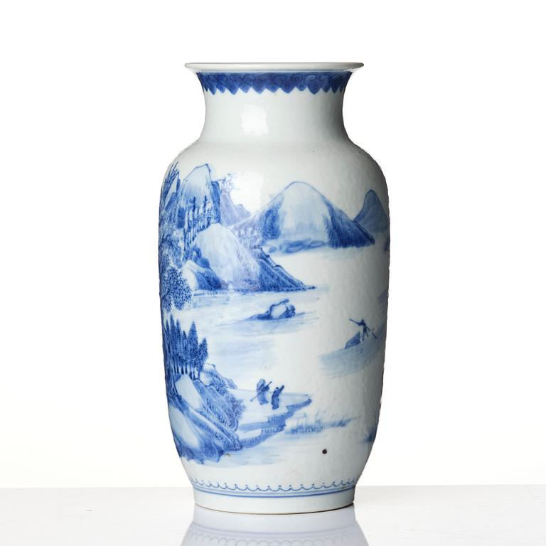 A blue and white 'landscape' vase, Qing dynasty, 19th century.