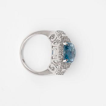 An aquamarine, 4.50 ct, brilliant- and baguette-cut diamond ring.