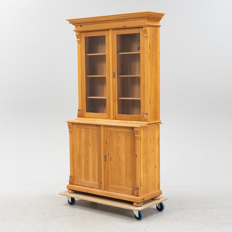 Bokskåp, nyrenässans, 1900-tal.