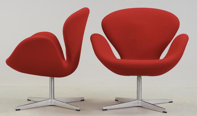 FÅTÖLJER, ett par, "Svanen", Arne Jacobsen, Fritz Hansen.