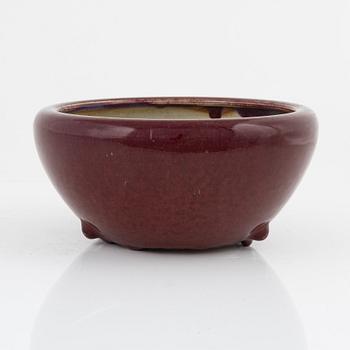 A ceramic bowl, late Qing Dynasty, around 1900.