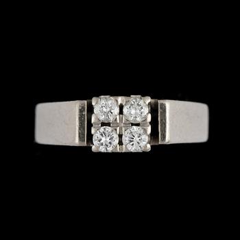 RING, 18k vitguld med 4 briljantslipade diamanter, enligt gravyr 0,24 ct. Vikt ca 4 gram.