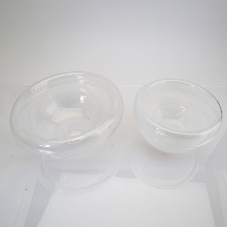 Signe Persson-Melin, a set of two signed "Vet Hut" glass bowls from Boda glasbruk 2011/12.