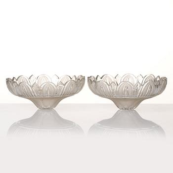 Gustaf Möllenborg, praktskålar, ett par lika, silver, Stockholm 1832. Nyrokoko.