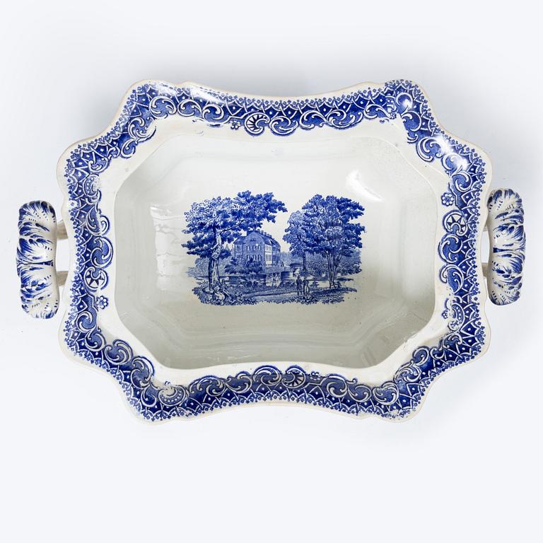 Rörstrand, a 94 part Swedish creamware dinner service, "Svenska slott", 1900s.