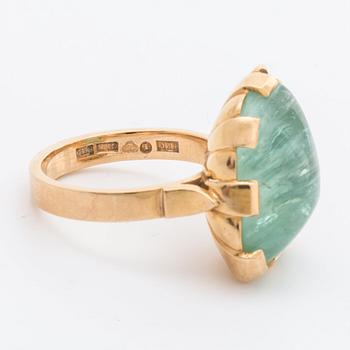RING 18K gold w green stone probably beryl, Stockholm 1982.