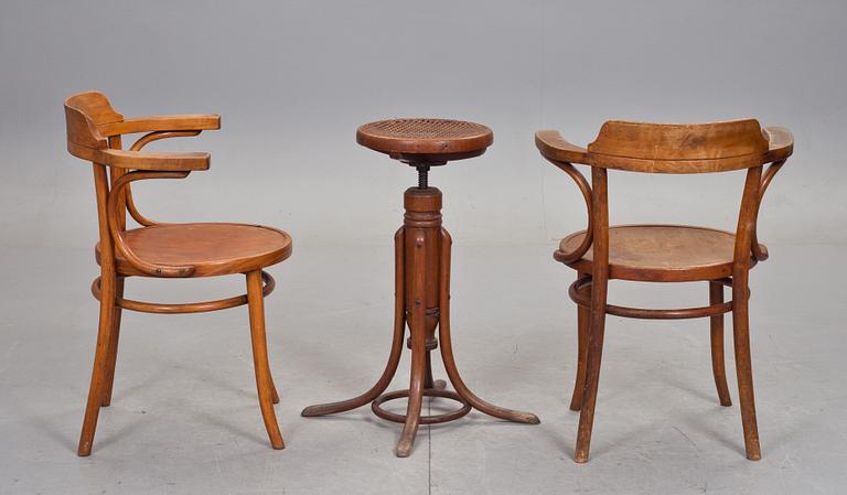 KARMSTOLAR, ett par, Thonet samt PALL, 1900-talets första hälft.