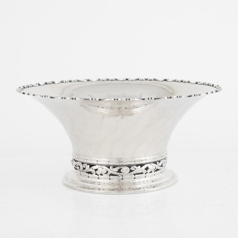 A Swedish Silver Footed Bowl, mark of K Anderson, Stockholm 1930.