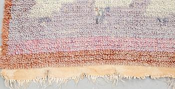 Sigrid Hjertén, a carpet, knotted pile, ca 190 x 95-96,5 cm (as well as ca 2,5-3 cm ivory flat weave with light grey parts at the ends).