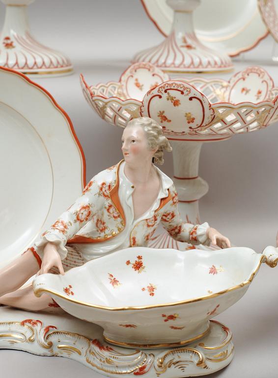 An extensive Meissen service, 19th Century. (150 pieces).