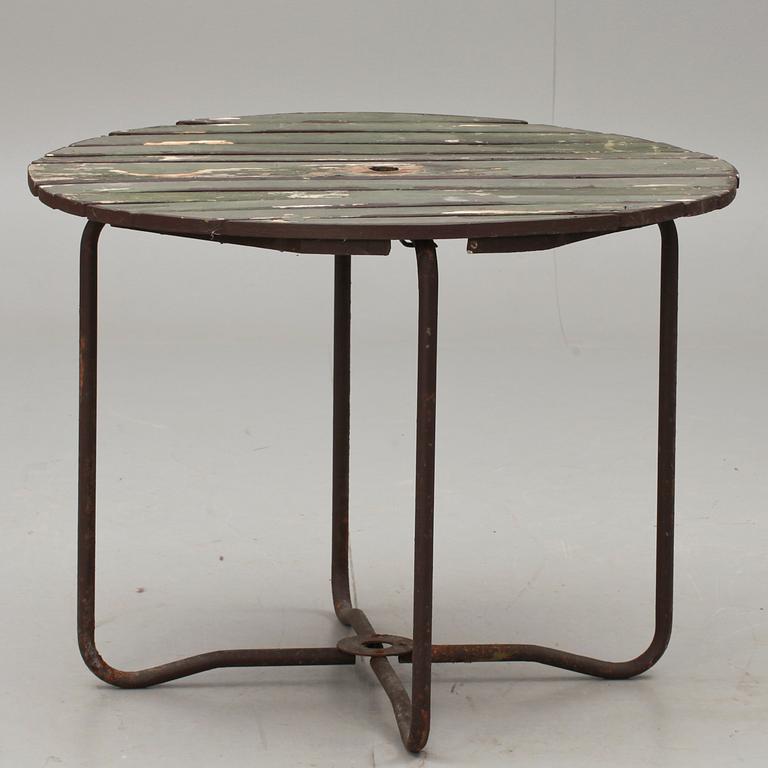 TRÄDGÅRDSSTOLAR, 4 st samt BORD, Bjärnum, 1900-tal.