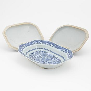 A blue and white tureen stand and two covers, Qing dynasty, Qianlong (1736-95).