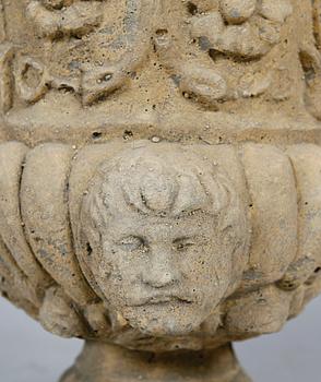 TRÄDGÅRDSURNOR, 1 par, stenmassa, samtida.