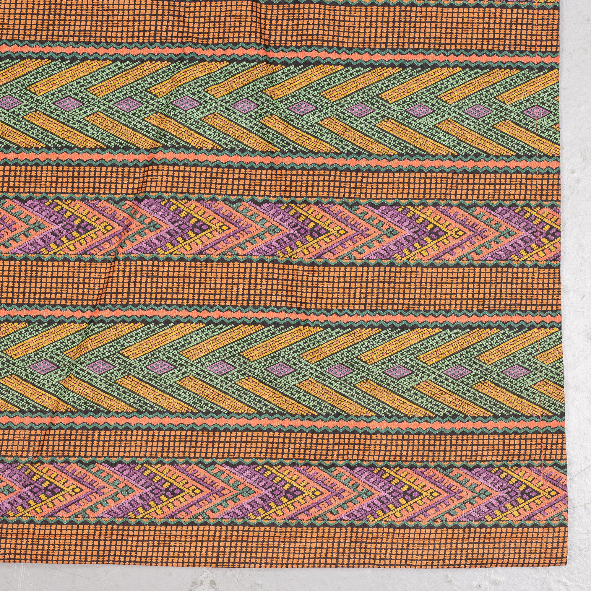 A textile, Missoni, ca 239 x 189 cm.
