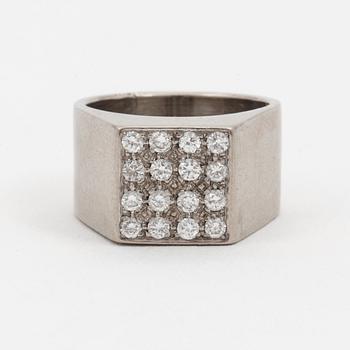 A ring set with round, brilliant-cut diamonds.