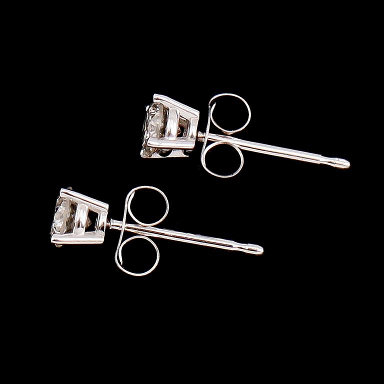 ÖRHÄNGEN, 1 par, 14 k vitguld, briljantslipade diamanter tot 0.40 ct.