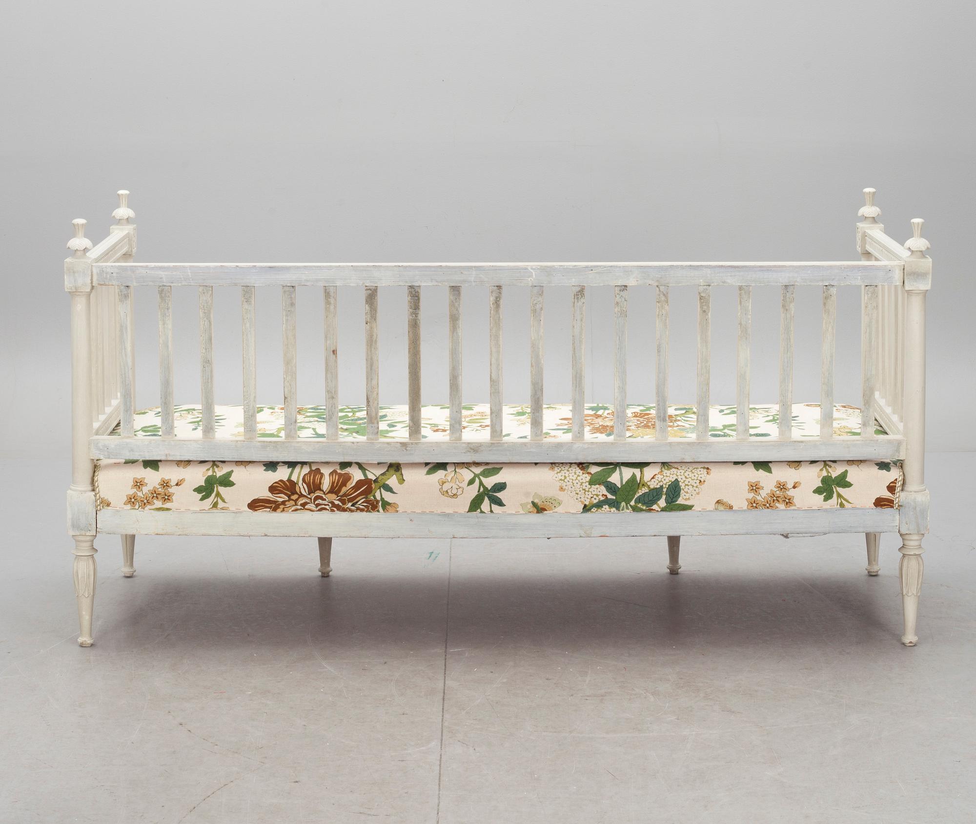 SOFFA, gustaviansk stil. 1900-tal.