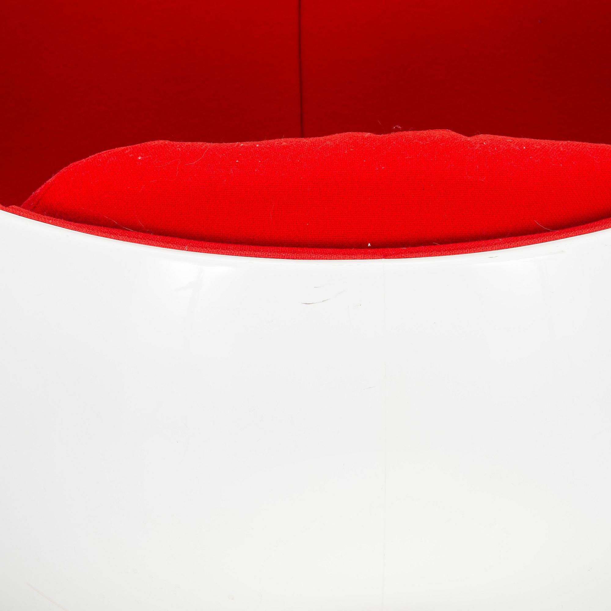 Eero Aarnio, a 'Ball Chair' for Adelta, 2008.