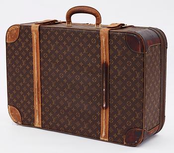 A monogram canvas travelling bag by Louis Vuitton.