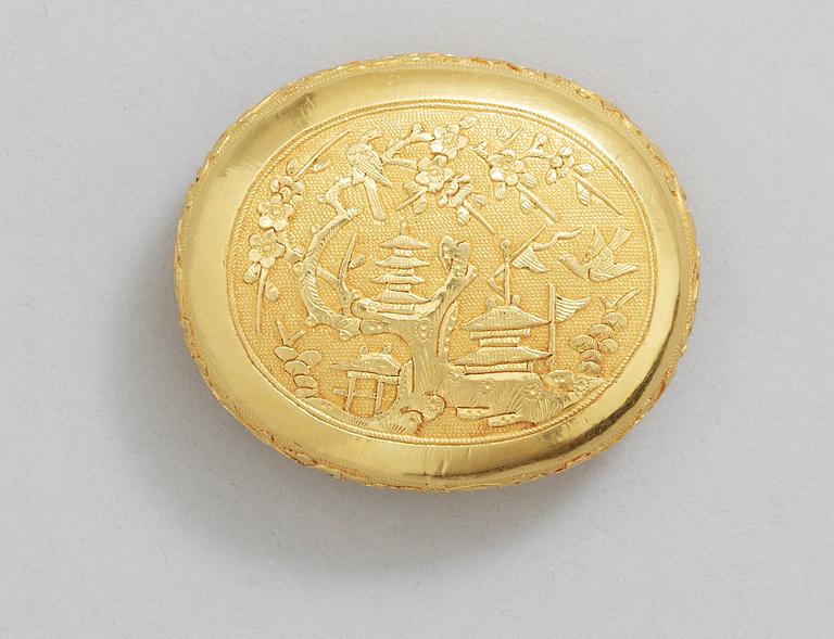 An Asian 20th century gold snuff-box.