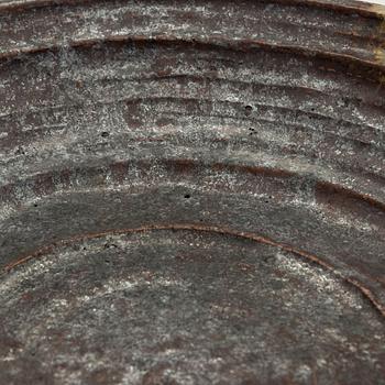 Annikki Hovisaari, skålfat, chamotterat stengods, signerad AH Arabia.