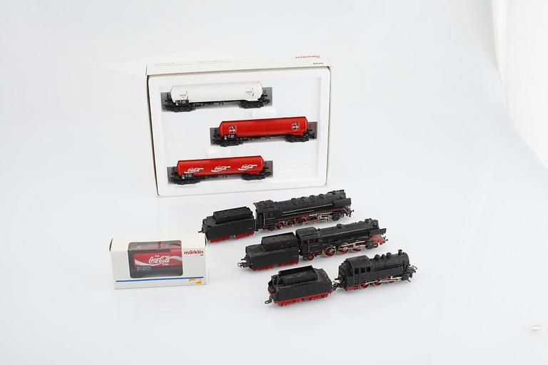 A set of 12 Märklin pieses from Germany from the 20th century.