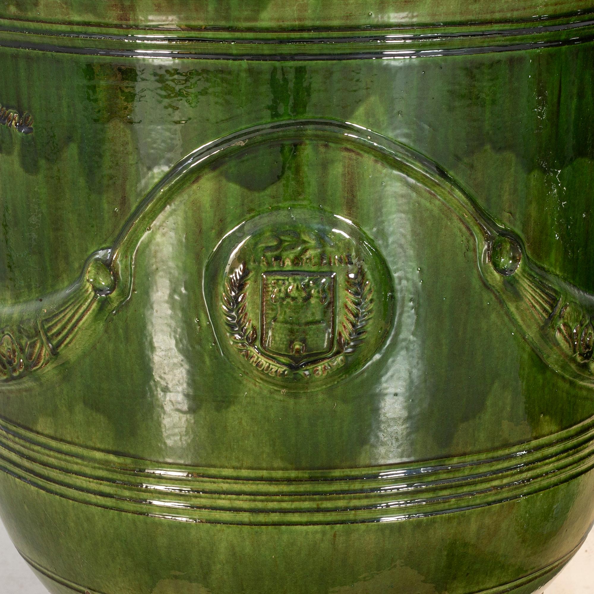 TRÄDGÅRDSURNOR ett par Poterie de la Madeleine Frankrike glaserat lergods 2012.