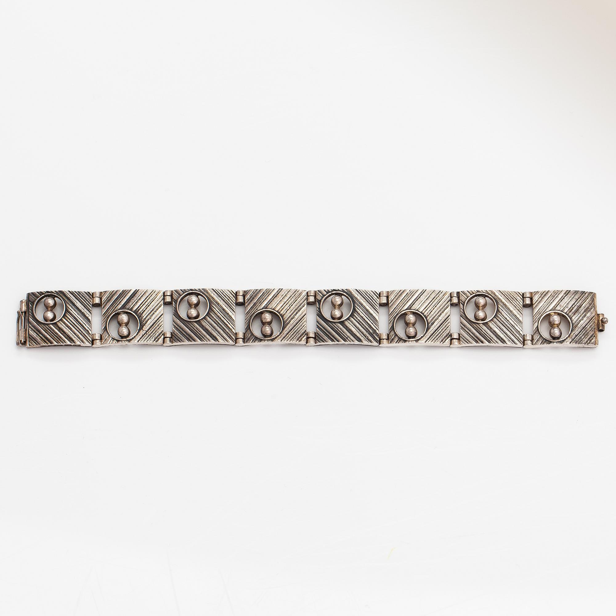 Jorma Laine, A silver bracelet. Kultateollisuus, Turku 1970.