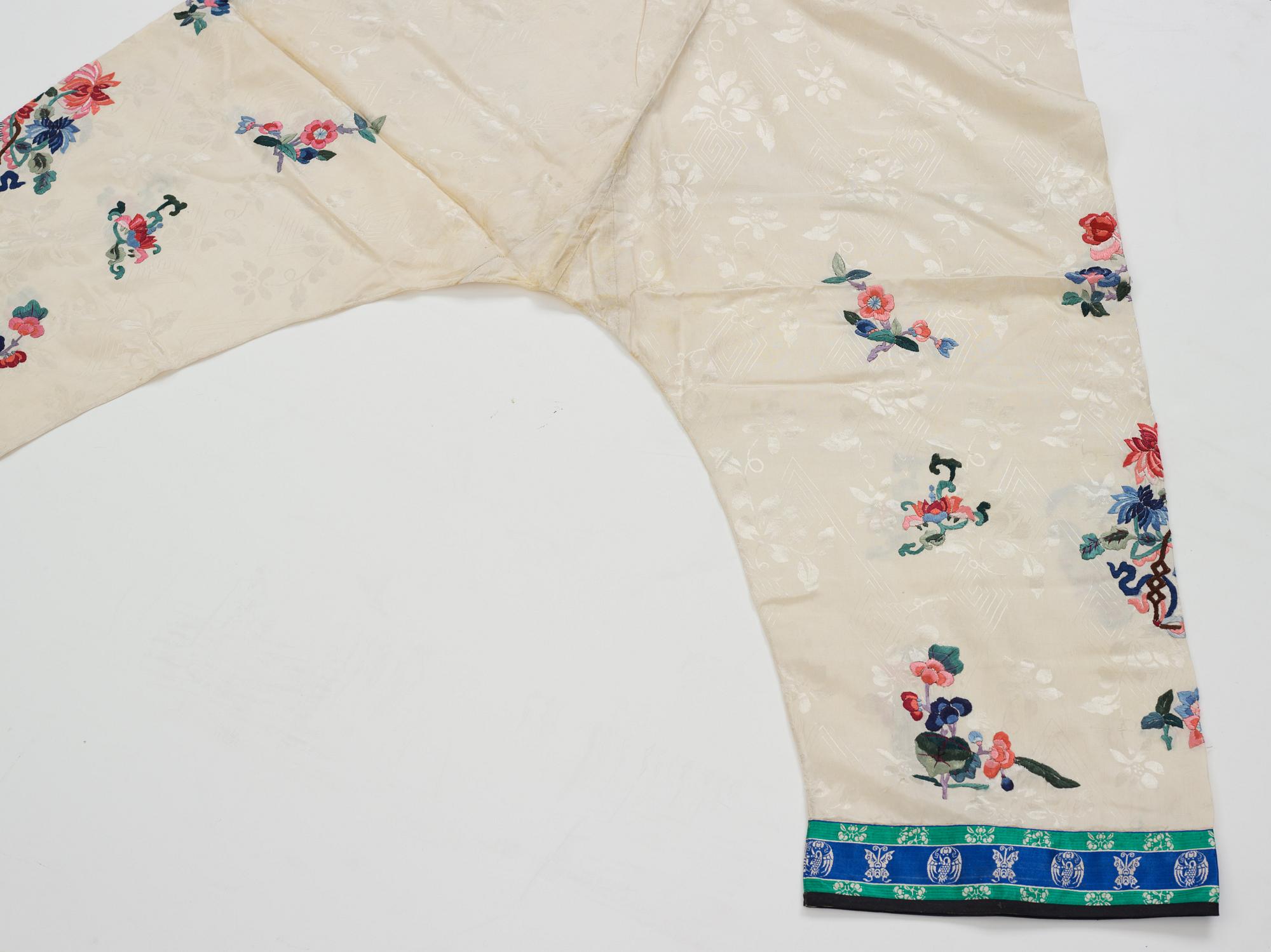 JACKA samt ROCK, broderat siden. Kina, 1900-talets första hälft.