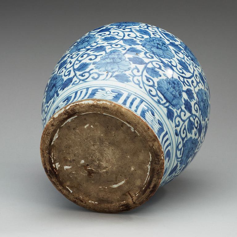A large blue and white jar, Ming dynasty, Wanli (1572-1620).