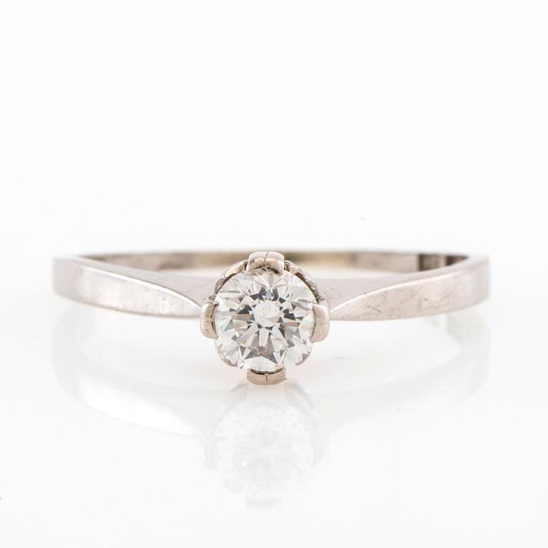 Solitaire ring in 18K white gold with a round brilliant-cut diamond, G. Dahlgren & Co Malmö 1969.