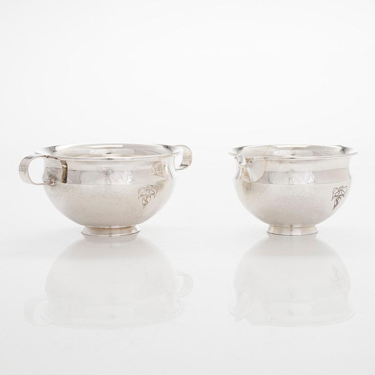 Tapio Wirkkala, a silver sugar bowl and cream jug, Kultakeskus, Hämeenlinna 1977 and 1985.