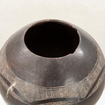 Beer pot Ukhamba, Zulu, South Africa 20th century.