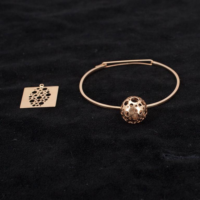 SMYCKEN, 7 st. guld 14K, Liisa Vitali. NW Helsingfors 1970-tal. Vikt ca. 22,5 g.