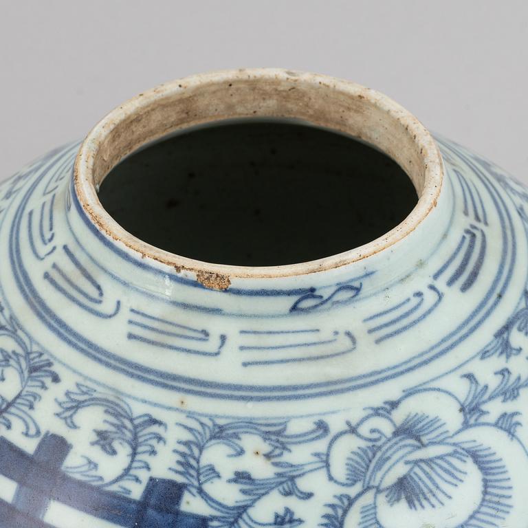 A blue and white jar, Qing dynasty, 19th Century.