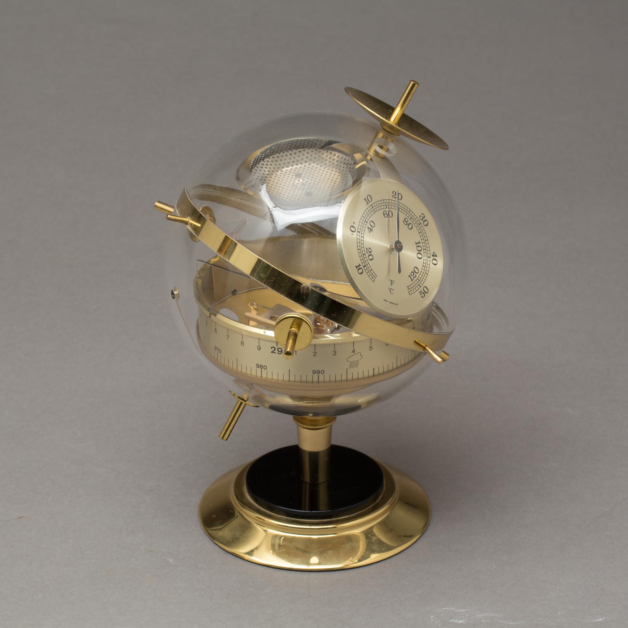 VÄDERSTATION, Sputnik. Bl.a barometer.