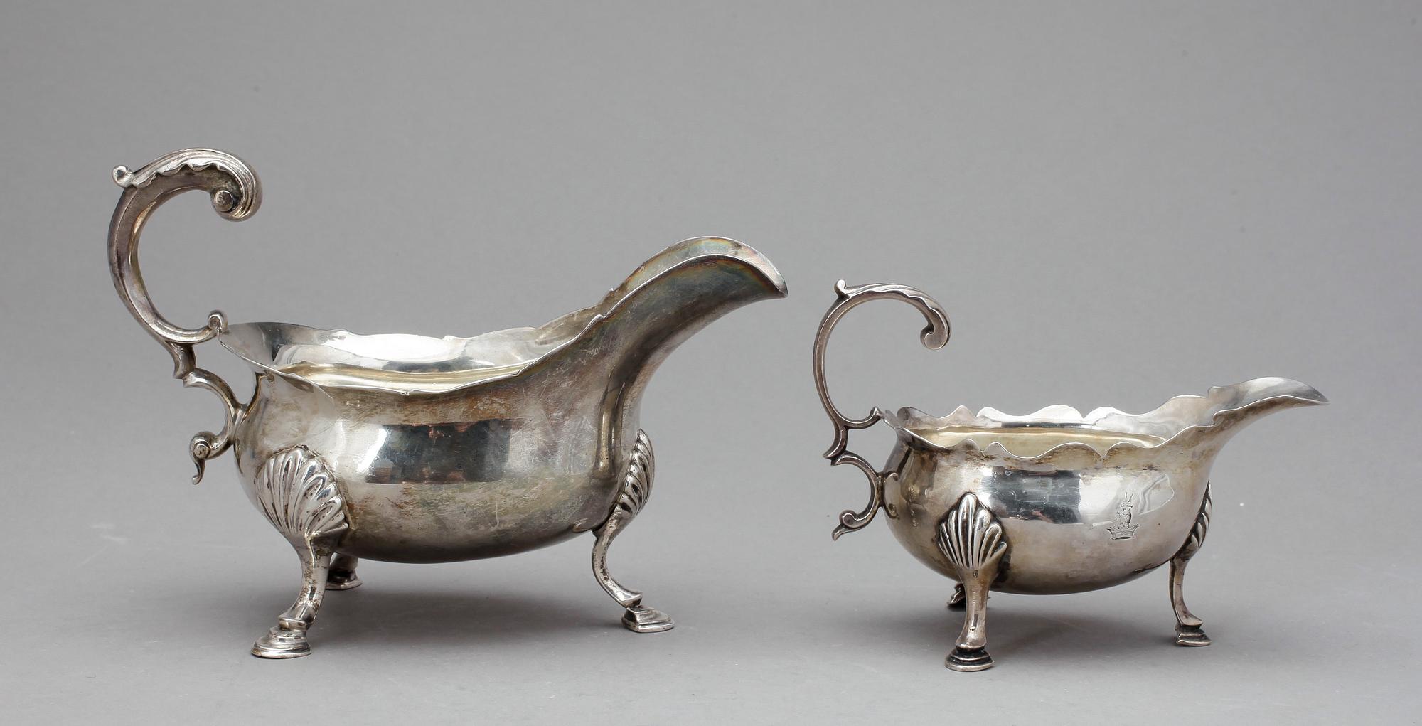 SÅS- SAMT GRÄDDSNIPA, silver, London bla 1764. Tot ca 392 gram.